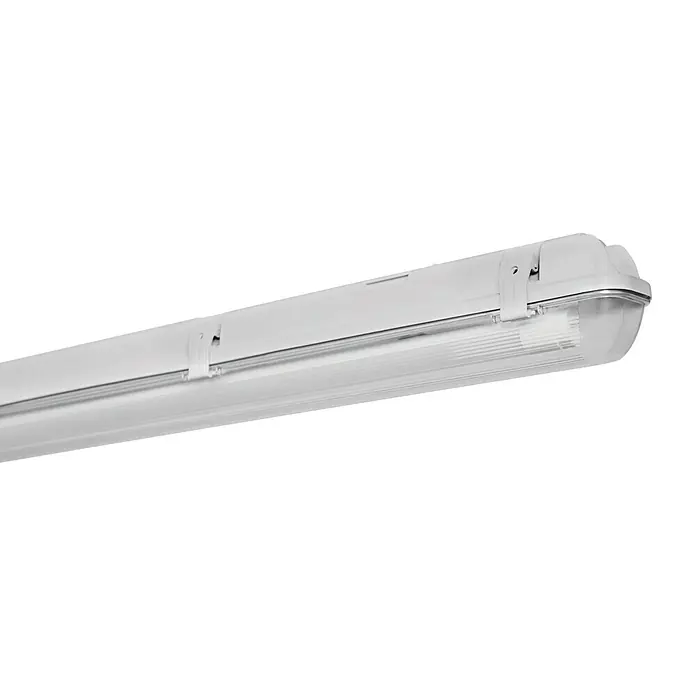 Voltolux Feuchtraumleuchte - L x B x H: 127,2 x 6,6 x 7,3 cm, Lichtfarbe: Neutralweiß, 18 W, IP65 - Eine lange, weiße Feuchtraumleuchte, die horizontal im Bild platziert ist, ideal für Orte mit hoher Luftfeuchtigkeit.