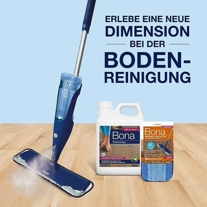 Bona Spray Mop Premium für Holzfußböden - Mikrofaser, 1 x Bona Spray Mop, 1 x Bona Spray Mop Refiller (Kartusche), 1 x Bona Mikrofaser-Reinigungspad - Das Bild zeigt das Bona Bodenreinigungsset mit Mopp, Reiniger und Reinigungspad für eine effektive und schonende Bodenpflege.
