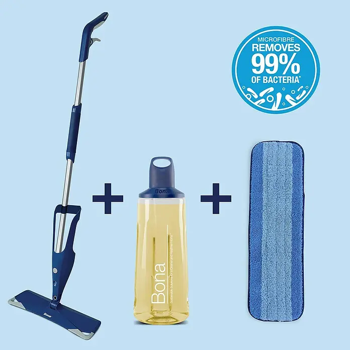 Bona Spray Mop Premium für geölte Holzfußböden - 1 x Spray Mop, 1 x nachfüllbare Kartusche mit 850 ml Reinigungsmittel, 1 x Microfaser-Reinigungspad - Das Bild zeigt ein Bona Wischmop-Set mit Reinigungsflüssigkeit und einem Mikrofaser-Wischbezug. Ideal für die effiziente Bodenreinigung.