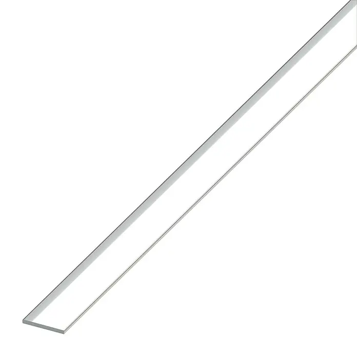 Kantoflex Flachprofil - B x L: 15 x 1.000 mm, Stärke: 2 mm, Chrom-Optik - Nahaufnahme einer LED-Lichtleiste, ideal für moderne Beleuchtungskonzepte und energieeffiziente Lösungen.\n