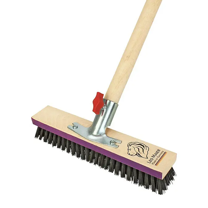 Schrubber - Breite Besen: 29 cm, Material Borsten: Polypropylen - Eine hochwertige Leo Maier Straßenbürste mit Holzgriff, ideal für Reinigungsarbeiten im Außenbereich. Made in Germany Qualität.