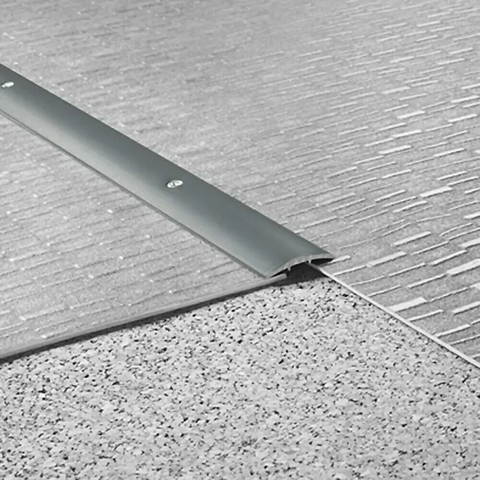 LOGOCLIC Übergangsprofil - Grau, 1 m x 30 mm x 4,5 mm, Montageart: Schrauben - Übergangsleiste aus Metall für Bodenbeläge, die einen nahtlosen Übergang zwischen verschiedenen Bodenarten ermöglicht.