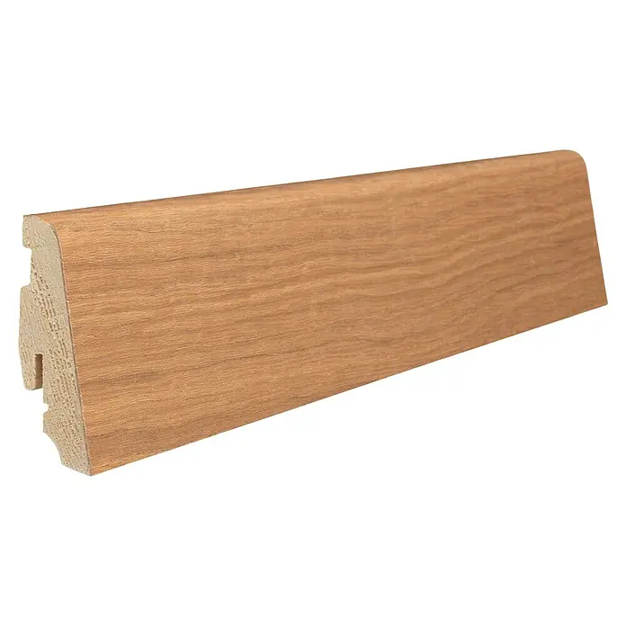 Living by Haro Sockelleiste Eiche - L x B x S: 2.200 x 58 x 19 mm, Furniert, Geölt - Abbildung einer Holzfußleiste mit abgerundeten Kanten und einer Nut, die zur Befestigung an der Wand dient.
