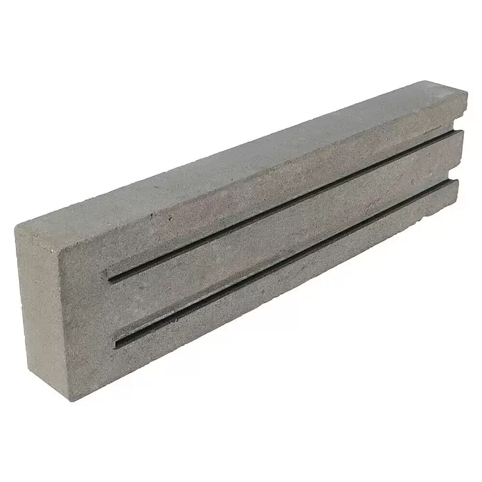 EHL Creaform Sitzbank - 190 x 67 x 45 cm, Steingrau, Beton - Grauer Betonpfosten mit zwei horizontalen Schlitzen für Zaunpaneele.