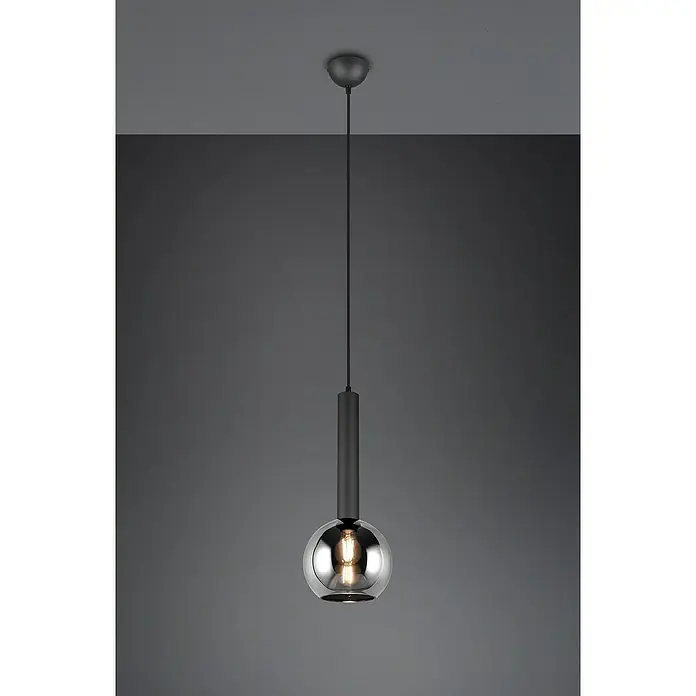 Trio Leuchten Pendelleuchte Clayton - 1 Stk., 28 W, Chrom, Schwarz, E27 - Moderne Hängelampe mit kugelförmigem Glasschirm und länglicher, schwarzer Aufhängung für eine stilvolle Beleuchtung im Raum.