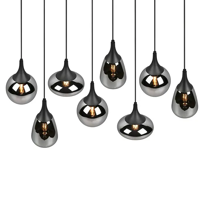 Trio Leuchten Lumina Pendelleuchte8 Stk., 320 W, L x B x H: 34,5 x 121 x 150 cm, Chrom, Schwarz, E14 - Pendelleuchten mit tropfenförmigen, verspiegelten Lampenschirmen und schwarzen Aufhängungen vor schwarzem Hintergrund.