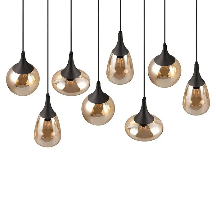 Trio Leuchten Lumina Pendelleuchte - 8 Stk., 320 W, L x B x H: 34,5 x 121 x 150 cm, Amber, Schwarz, E14 - Eine Gruppe von Pendelleuchten mit goldenen Glasschirmen und schwarzen Aufhängungen vor schwarzem Hintergrund.