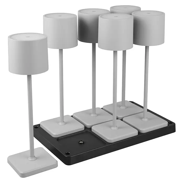 Reality Leuchten Akku-Tischleuchte FERNANDEZ + Ladestation - 6 W, L x B x H: 26 x 42,6 x 40 cm, Grau, Mehrfarbig - Sechs weiße kabellose Lampen, fünf auf schwarzer modularer Ladestation, eine abgenommen.