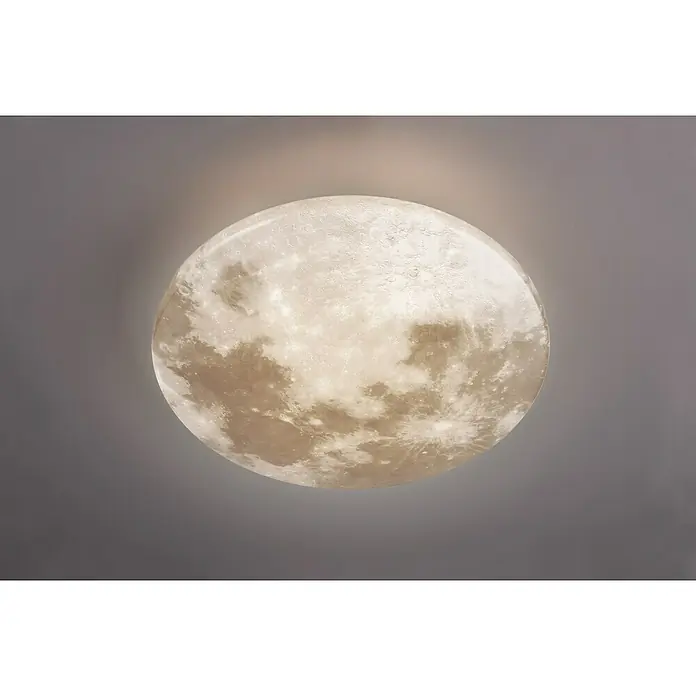 Reality Leuchten LED-Deckenleuchte rund Moonika - 15 W, Ø x H: 37 x 8,5 cm, Weiß/Grau, Warmweiß - Nahaufnahme einer Mondlampe mit detaillierter Oberflächenstruktur, die ein weiches, atmosphärisches Licht erzeugt.
