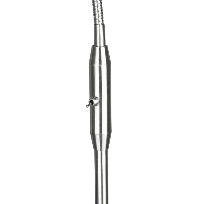 Reality Leuchten Tommy Stehleuchte - 40 W, Höhe: 130 cm, Nickel, Weiß, E14, 1 Stk. - Nahaufnahme einer flexiblen, silbernen Schreibtischlampe mit einem Schalter. Das moderne Design passt perfekt ins Büro.
