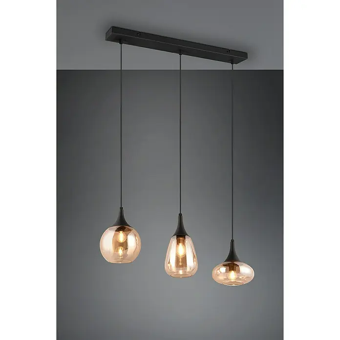 Trio Leuchten Lumina Pendelleuchte - 3 Stk., 120 W, L x B x H: 19,5 x 68,8 x 150 cm, Amber, Schwarz, E14 - Elegante Hängelampe mit drei bernsteinfarbenen Glasschirmen und einem schwarzen linearen Baldachin, die eine warme und stilvolle Beleuchtung bietet.