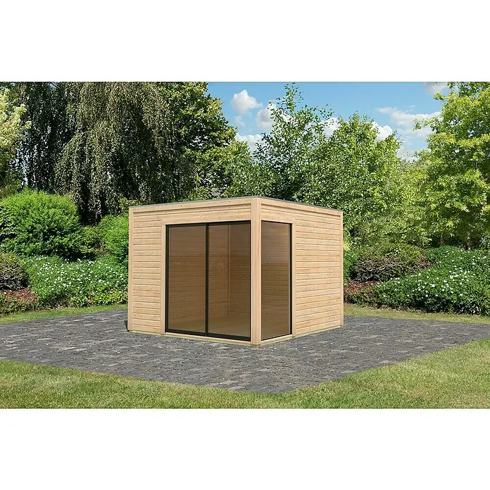 Karibu Gartenhaus Dice 1 - Außenmaß inkl. Dachüberstand (B x T): 308 x 308 cm, Holz, Naturbelassen - Ein modernes Gartenhaus mit Holzverkleidung und großen Fensterflächen auf einem gepflasterten Bereich, umgeben von Grün.