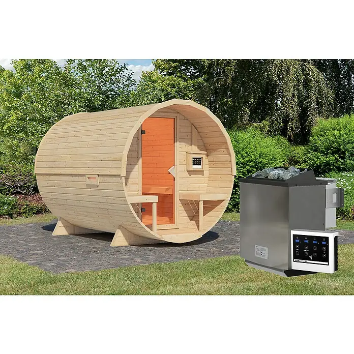 Karibu Fasssauna - L x B x H: 295 x 225 x 229 cm, 9 kW Bio-Saunaofen mit externer Steuerung, Anzahl Liegen: 2 Stk. - Fasssauna mit Außensaunaofen für ein authentisches Saunaerlebnis im Garten. Die Sauna ist aus hellem Holz gefertigt.