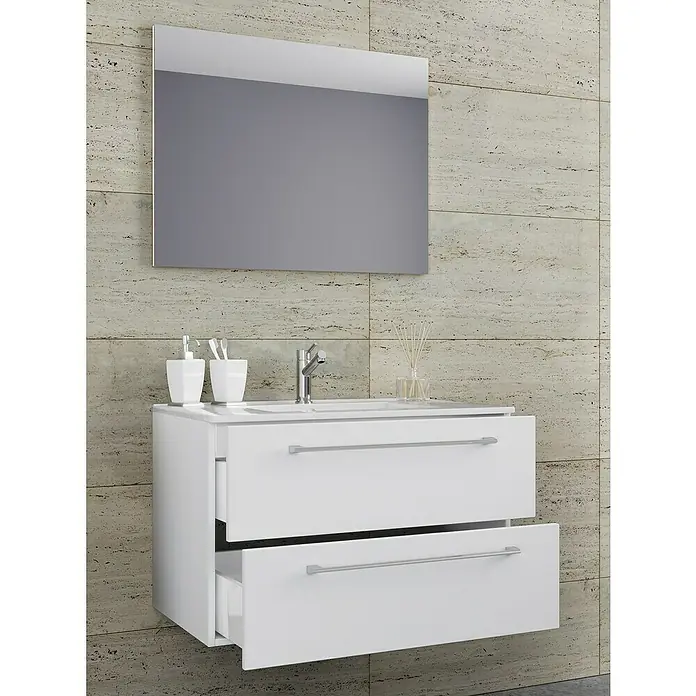 VCM Badinos Badmöbel-Set - 60 cm, Weiß, 3 -tlg. - Moderne Badezimmereinrichtung mit einem weißen Waschtischunterschrank mit zwei Schubladen und einem großen Spiegel an einer strukturierten Wand.