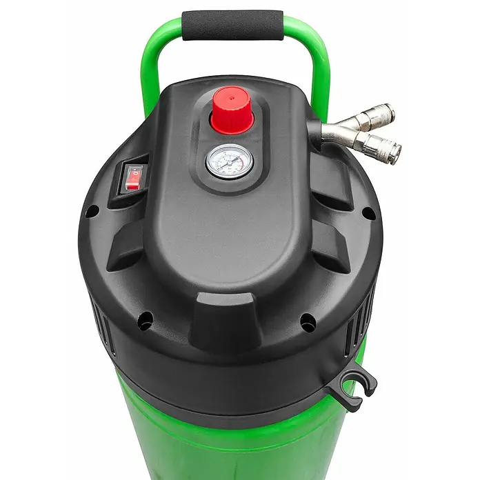 Zipper Kompressor ZI-COM50-10 - 1.500 W, Max. Druck: 10 bar, 50 l, Schmierung: Ohne - Nahaufnahme eines tragbaren, grünen und schwarzen Kompressors mit Manometer und rotem Knopf.