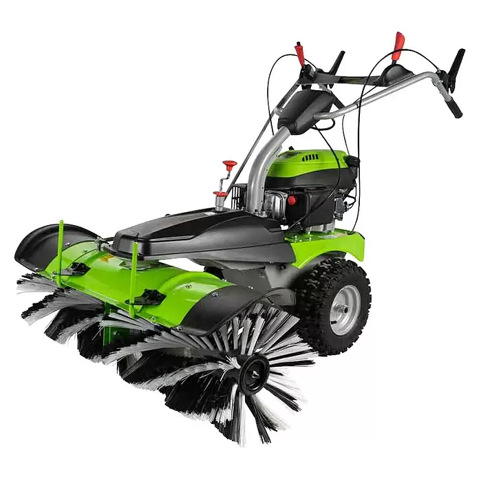 Zipper Kehrmaschine ZI-KM1000 - 3.600 W - Grün-schwarze Kehrmaschine mit großen, vorne angebrachten rotierenden Bürsten und Lenker.