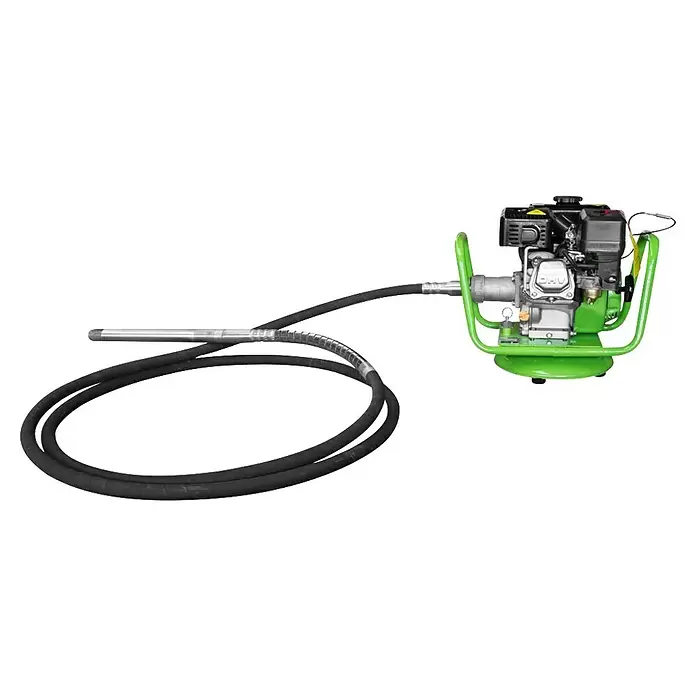 Zipper Betonrüttler ZI-BR160Y - 4.100 W, 3.600 U/min - Benzinbetriebener Betonrüttler mit grünem Motorteil und langem schwarzem biegsamem Schlauch mit silbernem Rüttelkopf.