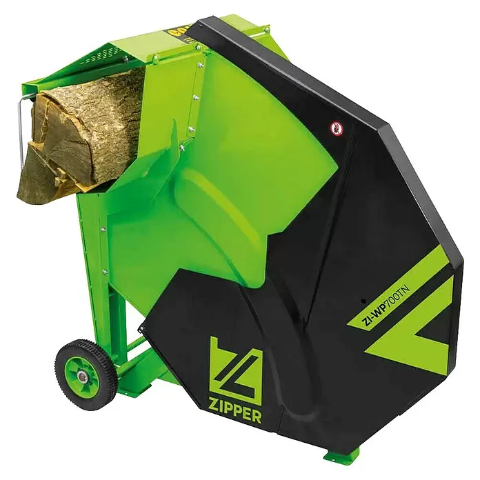 Zipper Wippkreissäge ZI-WP700TN - Durchmesser Sägeblatt: 700 mm - Grüne und schwarze Wippsäge mit eingeführtem Holzstamm, ausgestattet mit Rädern.