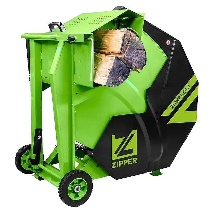 Zipper Wippkreissäge ZI-WP700TN - Durchmesser Sägeblatt: 700 mm - Leuchtend grüne und schwarze Wippsäge mit Holzscheit in der Schneidevorrichtung und Rädern.