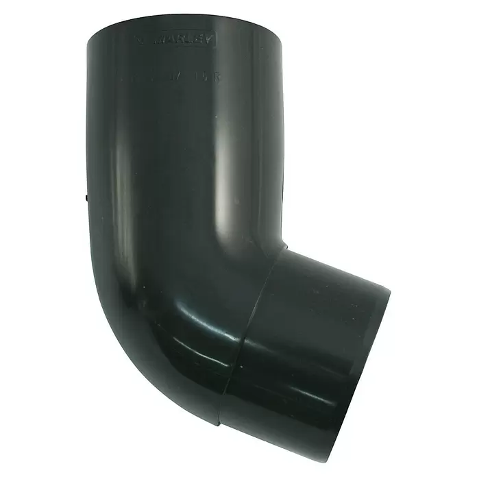 Marley Fallrohrbogen - Nennweite: 75 mm, Winkel: 67 °, Kunststoff, Anthrazit - Dunkelgraues PVC 90-Grad-Rohrbogenstück für Sanitärinstallationen und Entwässerung.