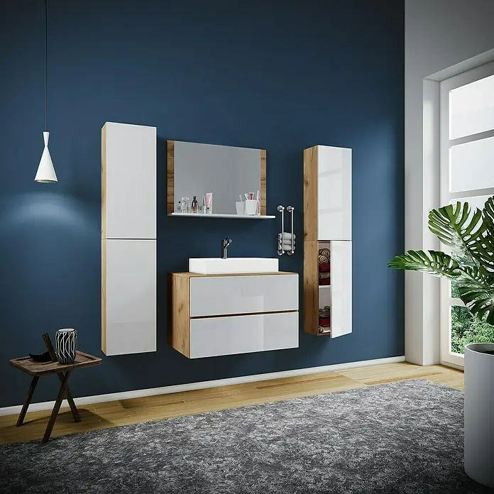VCM Lendas Badmöbel-Set - 127 cm, Honig-Eiche/Weiß - Modernes Badezimmer-Interieur mit Waschtisch, Spiegelschrank und Hochschränken in Holzoptik und Weiß vor einer dunkelblauen Wand.