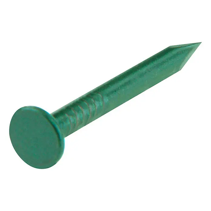 Stabilit TapezierstifteØ x L: 1,6 x 16 mm, Gebläut, 460 Stk. - Nahaufnahme eines einzelnen grünen Nagels mit flachem Kopf und spitzer Spitze, ideal für Bau- oder Heimwerkerprojekte.