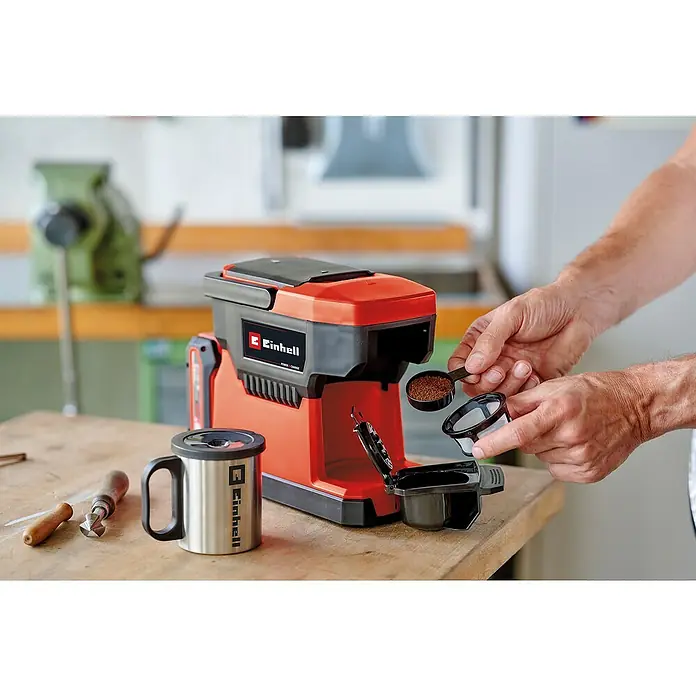 Einhell Power X-Change 18V Akku-Kaffeemaschine TE-CF 18 Li-Solo - 18 V, Ohne Akku - Zubereitung einer Tasse Kaffee mit der Einhell Akku-Kaffeemaschine für die Werkstatt.