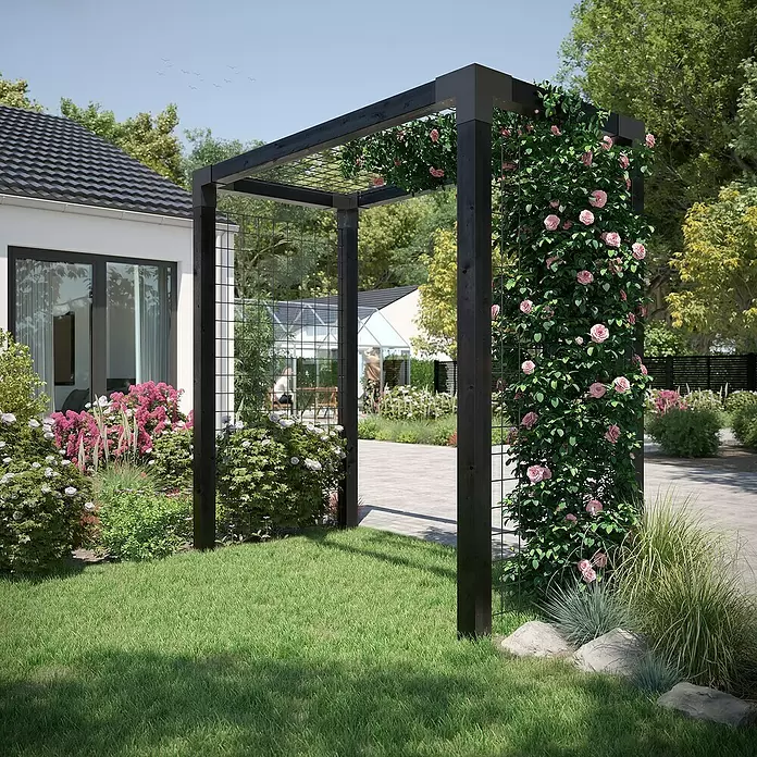 Plus Pergola Rosen - L x B x H: 198 x 108 x 208 cm, Holz, Schwarz RAL 9005 - Schwarze Holzpergola mit Rankgitter, bewachsen mit rosa Kletterrosen und Grünpflanzen, als eleganter Gartenweg.