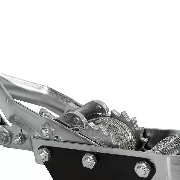 Güde Handhebelseilzug HS 4000 - Tragkraft: 4.000 kg - Silberner Metall-Handwindenmechanismus mit Stahlseil, Zahnrädern und Sperrklinken auf schwarzem Rahmen.