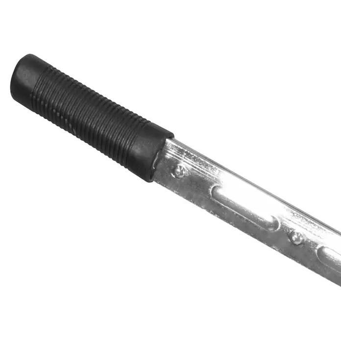 Güde Handhebelseilzug HS 2000 - Durchmesser Seil: 4,5 mm - Nahaufnahme eines verchromten Stiels mit schwarzem Gummigriff. Ideal für Werkzeuge und Geräte, die einen sicheren Halt erfordern.