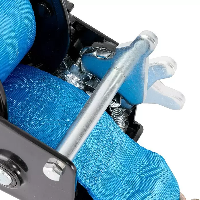 Güde Gurtwinde GGHW 540/8 - Tragkraft: 540 kg - Nahaufnahme eines blauen Spanngurtmechanismus mit Metallzahnrädern und Federn.