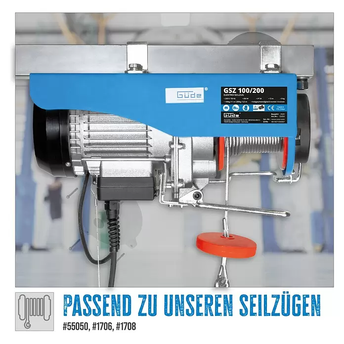 Güde Schwenkarm 1200 - Tragkraft: 600 kg - Blauer und silberner Güde Elektro-Seilzug GSZ 100/200 an einem Träger in einer Werkstatt montiert.