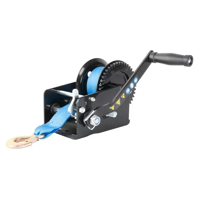 Güde Gurtwinde GGHW 900/8 - 900 kg - Schwarze Handwinde mit blauem Gurtband und Metallhaken, ausgestattet mit Kurbelgriff und sichtbaren Zahnrädern.