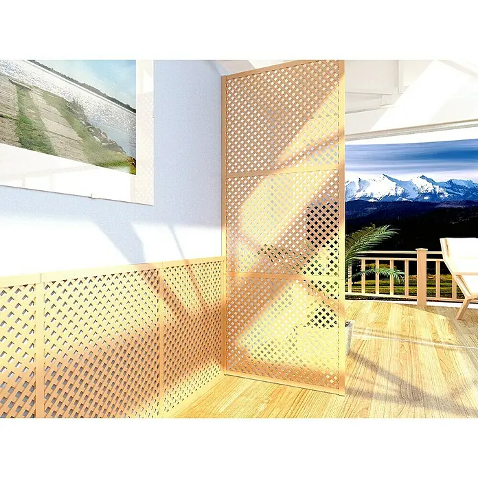 Celosía para exterior D12 Clásica - 85 x 218 cm - Una mirada a un interior elegante con una pared de madera decorativa, que sirve como separador de ambientes y crea un ambiente luminoso y aireado.