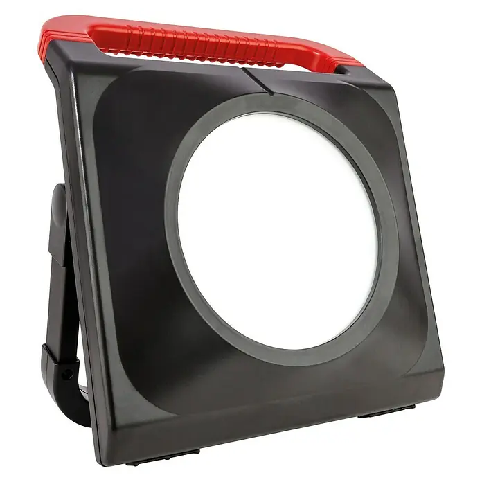 LED-Arbeitsleuchte Profi Worklight - 4.000 lm, Lichtfarbe: Tageslichtweiß, IP54 - Eine tragbare LED-Arbeitsleuchte mit rotem Griff und schwarzem Gehäuse. Ideal für Baustellen.
