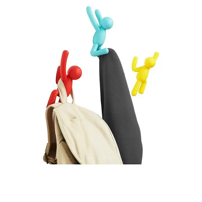 Kleiderhaken Buddy - 7,5 x 16,8 cm, Rot/Blau/Gelb, Traglast: 2,2 kg/Haken - Bunte Haken in Form von Figuren, die eine Tasche und ein Kleidungsstück halten. Dekorativ und praktisch zugleich.