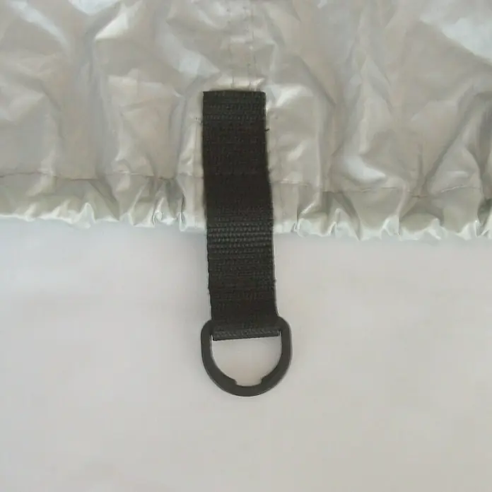Talamex Persenning - Geeignet für: Boote mit 427 - 488 cm Länge, Polyester, 10 D-Ringe - Detailaufnahme eines D-Rings an einer Abdeckung, der für zusätzliche Befestigung und Stabilität sorgt.