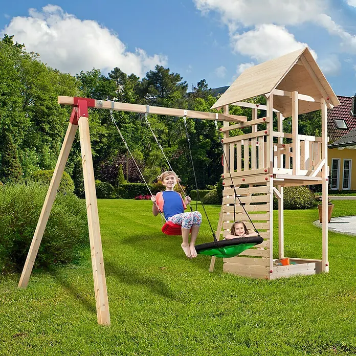 Weka Kinderspielturm Tabaluga - L x B x H: 100 x 124 x 331 cm, Natur - Ein Kinderschaukel-Spielturm aus Holz mit zwei schwingenden Kindern im Garten.