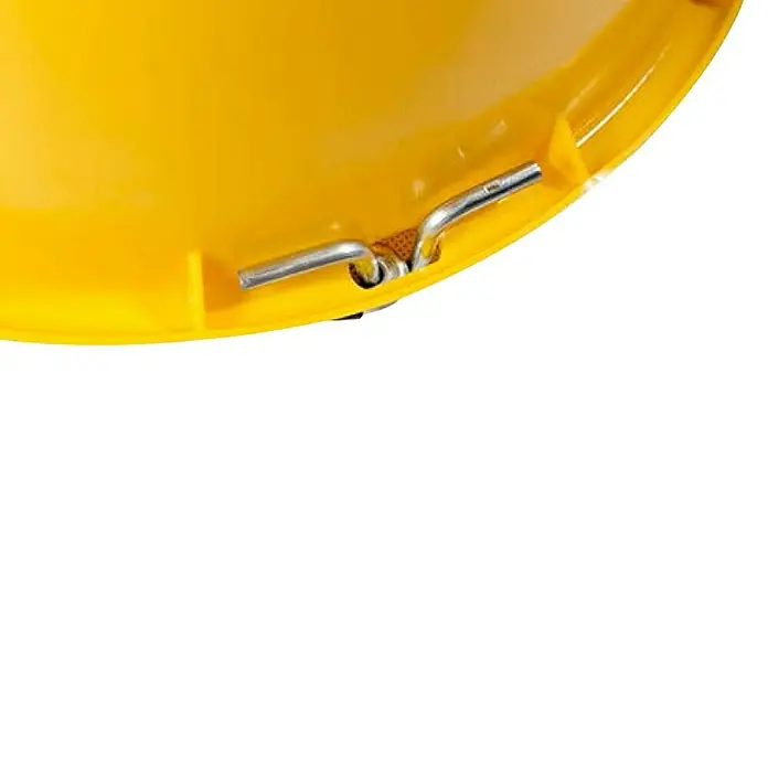 Probau Baueimer - Fassungsvermögen: 12 l, Gelb - Nahaufnahme eines gelben Bauhelms mit silberfarbenen Metallbefestigungen zur Innenausstattung.