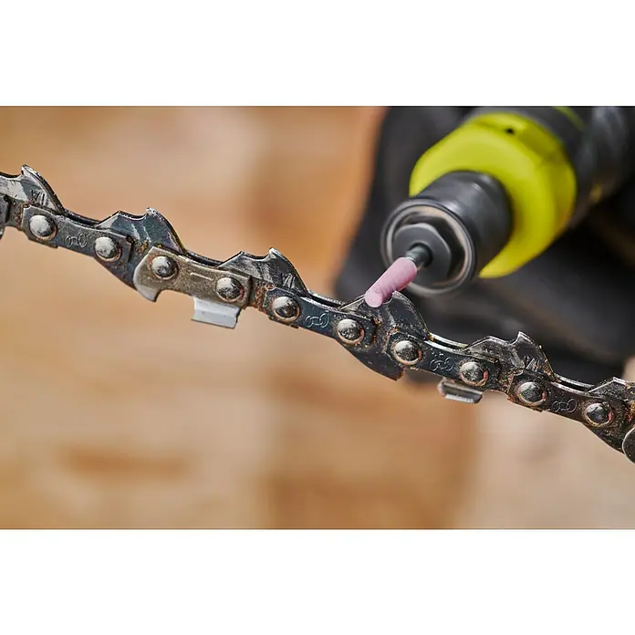 Ryobi Schleifstein-Set RAR501-2 - Durchmesser Schaft: 3,2 mm - Schärfen einer Kettensäge mit einem Schleifwerkzeug, um die Kettensäge in Topform zu halten und die Schnittleistung zu optimieren.