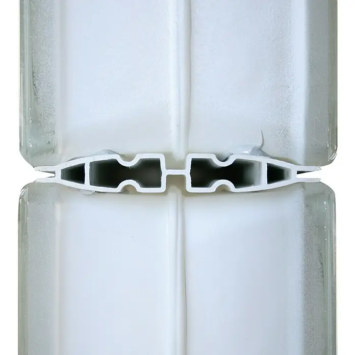 Fuchs Design Verlegesystem Quick Fix - PVC, Passend für: Glasbausteine 19 x 19 cm, 10 Glasbausteine - Detailaufnahme eines weißen Verbindingsprofils zwischen zwei Paneelen, das die saubere und nahtlose Verbindung der Elemente hervorhebt.