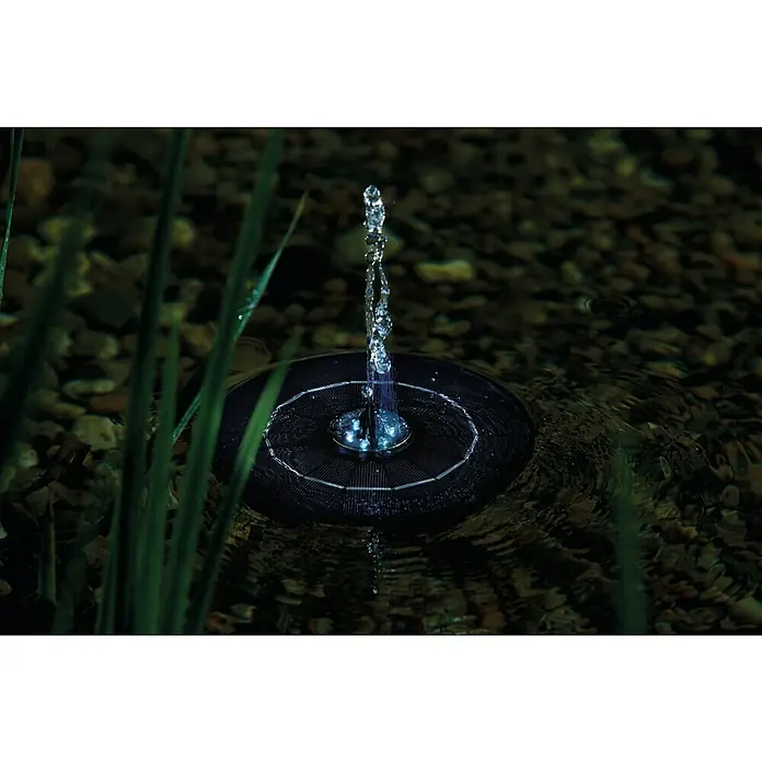Pontec Solar-Teichpumpe - Leistung: 2,5 W - Eine Solarbrunnenpumpe im Teich, die Wasser in einer Fontäne versprüht und eine beruhigende Atmosphäre schafft.