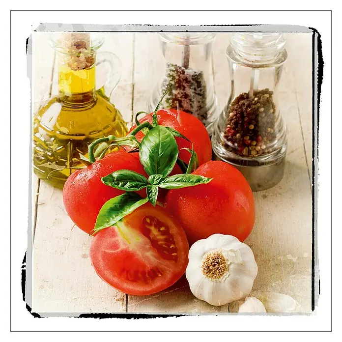 ProArt Glasbild - Hot & Spicy IV, B x H: 20 x 20 cm - Frische Zutaten: Saftige Tomaten, aromatischer Knoblauch, Basilikum, Olivenöl und Pfeffermühle für köstliche Gerichte.
