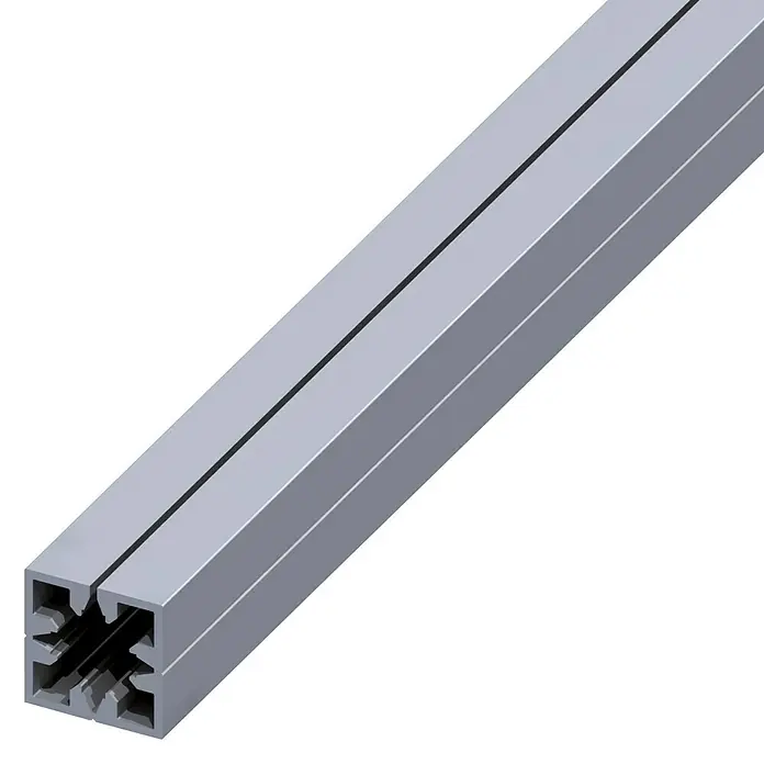 Kantoflex Vierkantrohr Multitube - 1.000 x 23,5 x 1,5 mm, Aluminium, Silber - Nahaufnahme eines silbernen Aluminiumprofils mit quadratischem Querschnitt und T-Nuten, ideal für den modularen Aufbau von Strukturen.