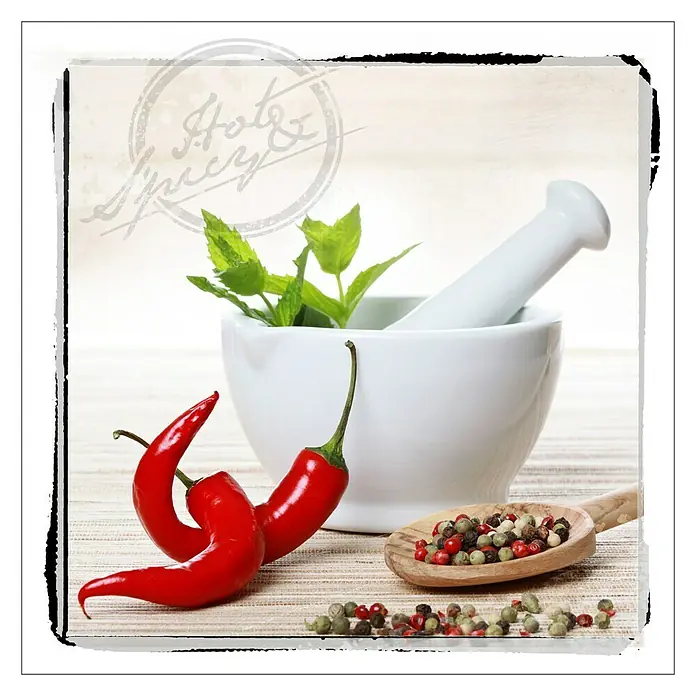 ProArt Glasbild - Hot & Spicy, B x H: 30 x 30 cm - Scharfes Küchenstillleben mit roten Chilischoten, Mörser, Stößel und Gewürzen für kulinarische Kreationen.