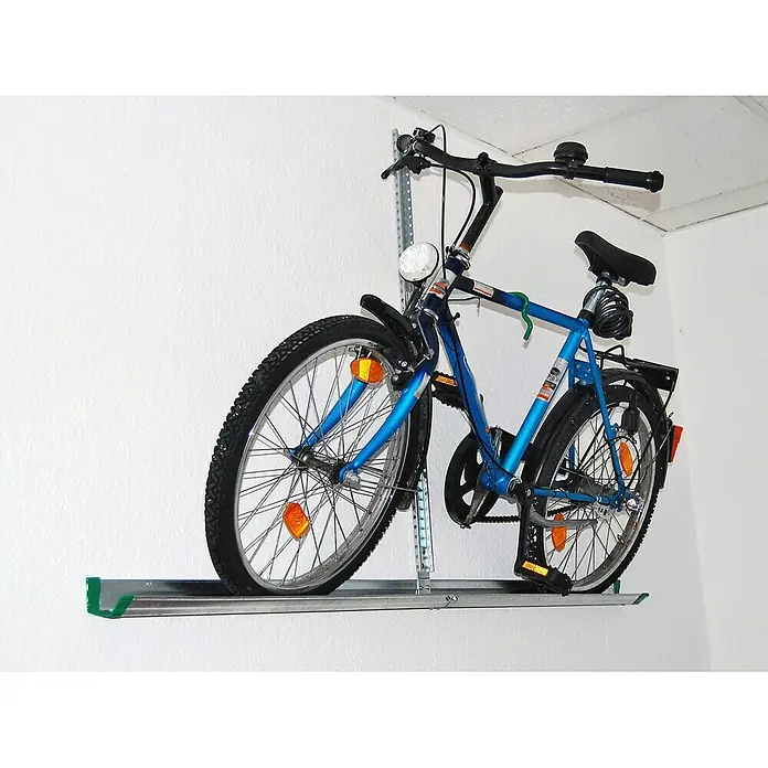 Eufab Fahrrad-Wandhalter - Traglast: 25 kg - Nahaufnahme eines blauen Fahrrads, das mit einer Halterung an einer weißen Wand befestigt ist, ideal für platzsparende Aufbewahrung.