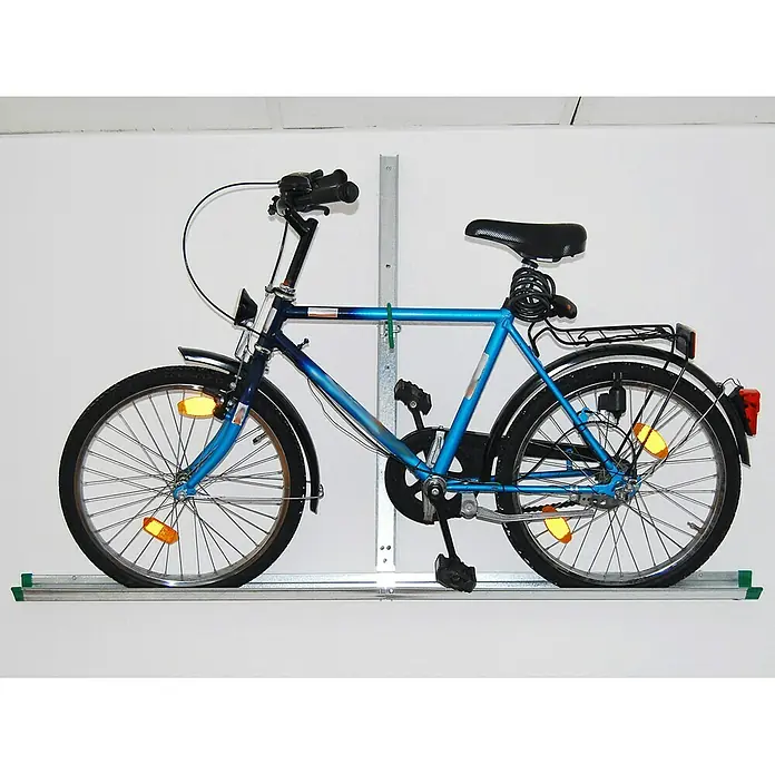 Eufab Fahrrad-Wandhalter - Traglast: 25 kg - Ein blaues Fahrrad hängt an einer Wandhalterung. Es ist ein praktischer Aufbewahrungsort für Fahrräder in Garagen oder Kellern.
