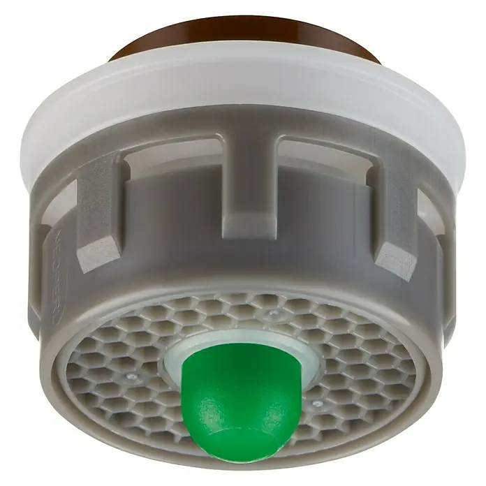 Neoperl Strahlreglereinsatz Push - 1 Stk., 5 l/min - 11 l/min - Ein Nahaufnahme eines Wasserhahnaufsatzes mit Wabendesign und grünem Einsatz, ideal für Wassersparmaßnahmen und moderne Badgestaltung.