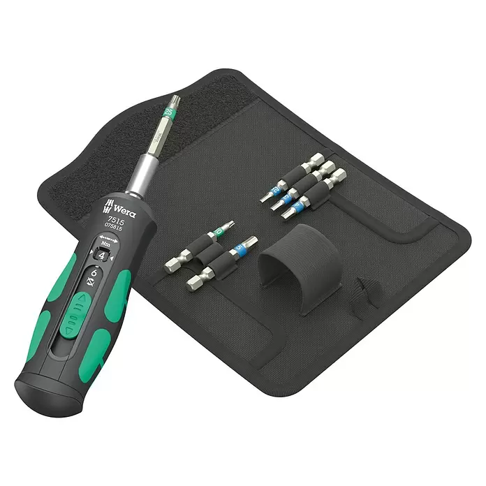 Wera Drehmomentschlüssel Kraftform Safe-Torque Speed Bicycle 1 - 7 -tlg. - Wera Drehmomentschraubendreher mit schwarz-grünem Griff und Bit '25', präsentiert mit schwarzer Textile-Bithalterung und weiteren Bits.