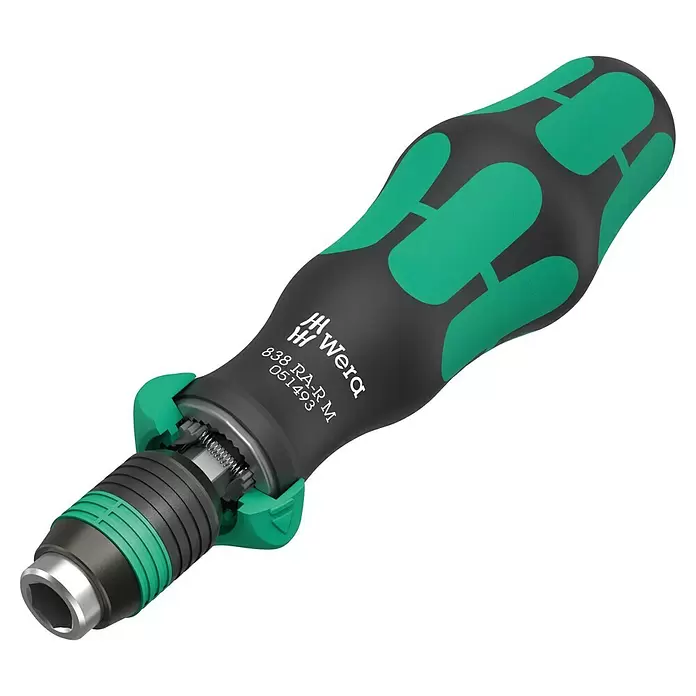 Wera Bit-Handhalterung 838 RA-R M - Rückholwinkel: 10 ° - Ein schwarzer und grüner Wera Ratschenschraubendreher mit Sechskant-Bithalter und ergonomischem Griff.